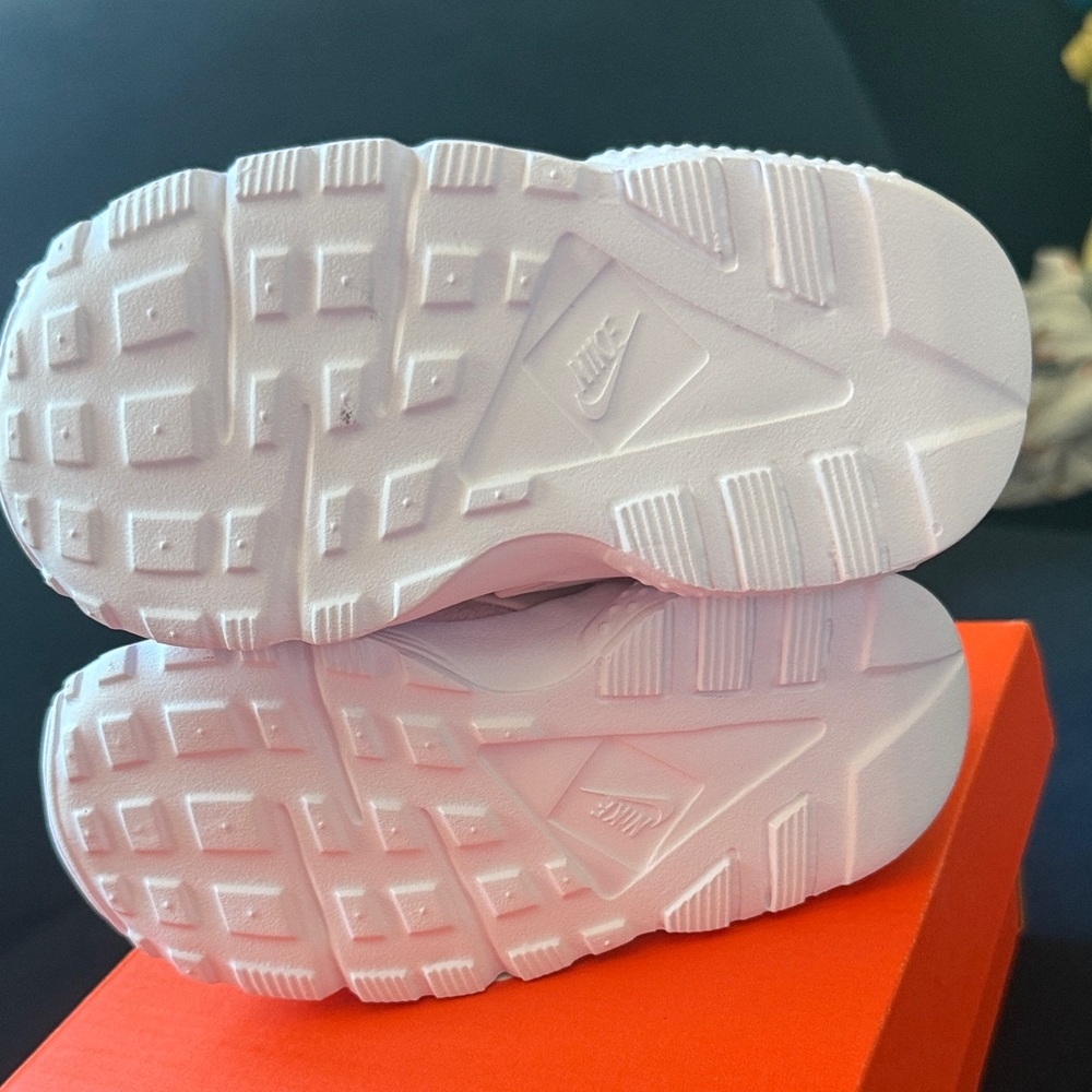 Nike Kids Light Pink Sneakers - Picture 7 of 7